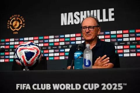 "إنجاز كبير".. مدرب أوكلاند سعيد بالتعادل مع بوكا جونيورز